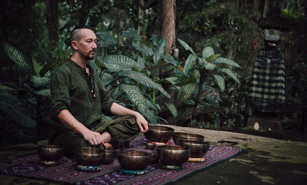 Ruslan Ocean Singing Bowls Sound Healing