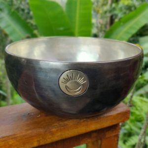 Newmoon Hammered Singing Bowl - D3 (25 cm, 1.9 kg)