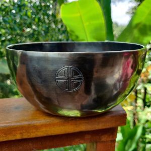 Fullmoon Hammered Singing Bowl - F (22 cm, 1.4 kg)