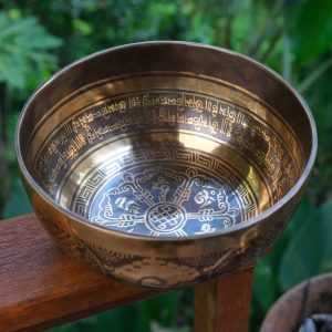 Mantra Hammered Singing Bowl - E (21 cm, 1.3 kg)