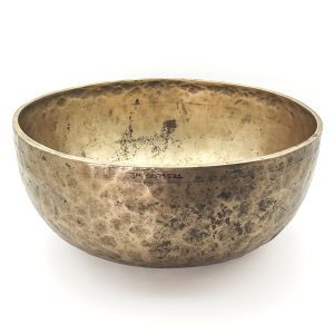 Antique 250-Years-Old Hammered Singing Bowl - G2 (28 cm, 2.3 kg)